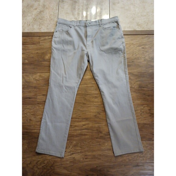 NWT Men's St. John's Bay Straight Fit Pants Jeans Size 42x30 Gray - Picture 1 of 5